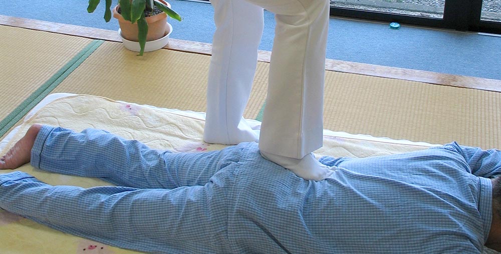 足心術マッサージ