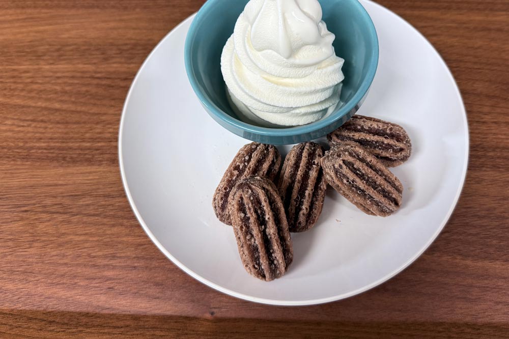 ひと口チュロスソフトクリーム添え